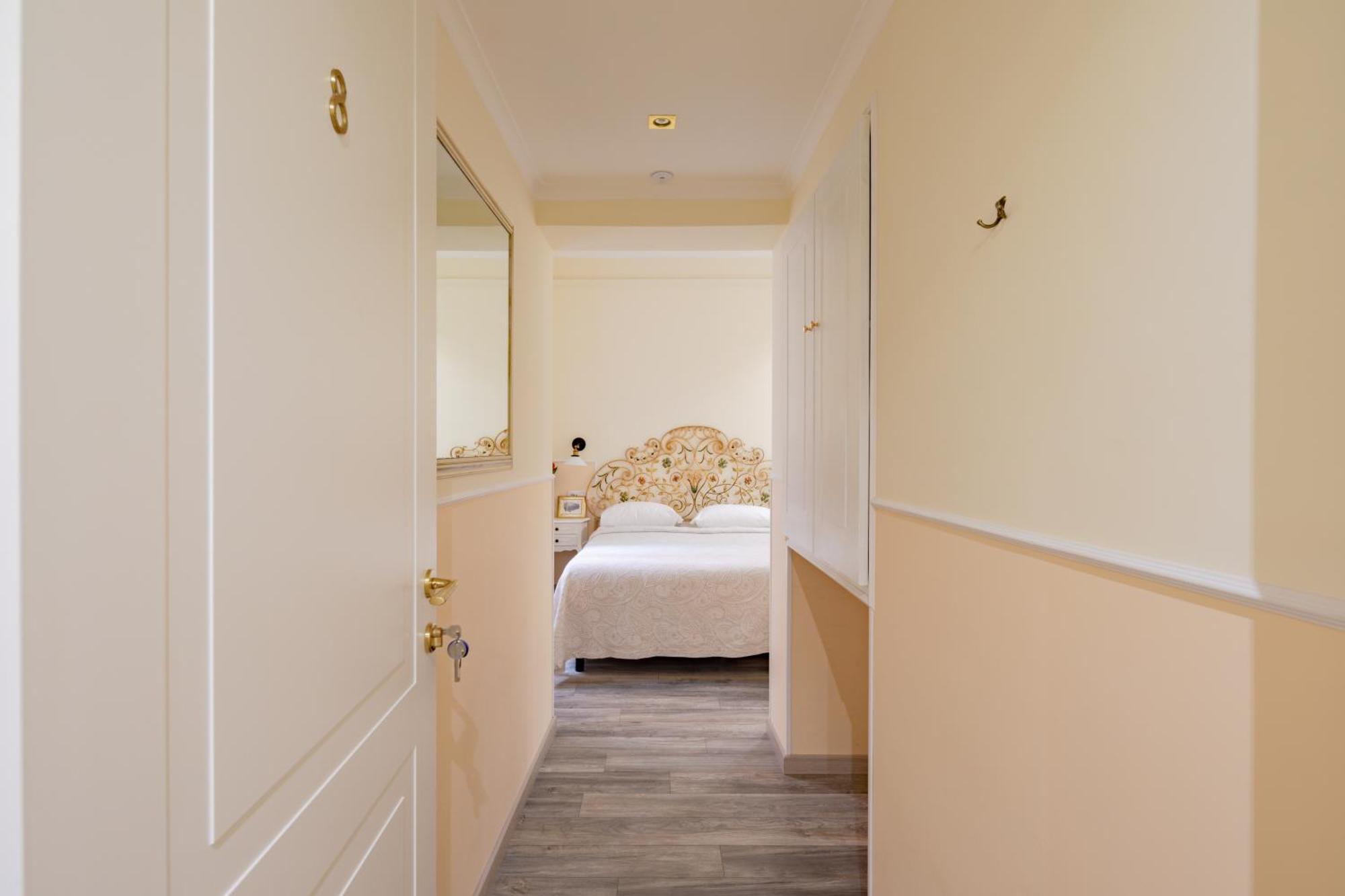 Dante's In Vaticano 2 Bed & Breakfast